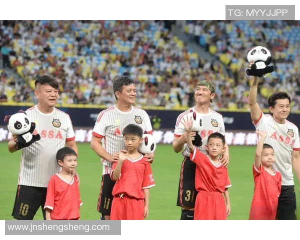 足球明星闪耀时刻广告视频合集展现精彩瞬间与品牌魅力